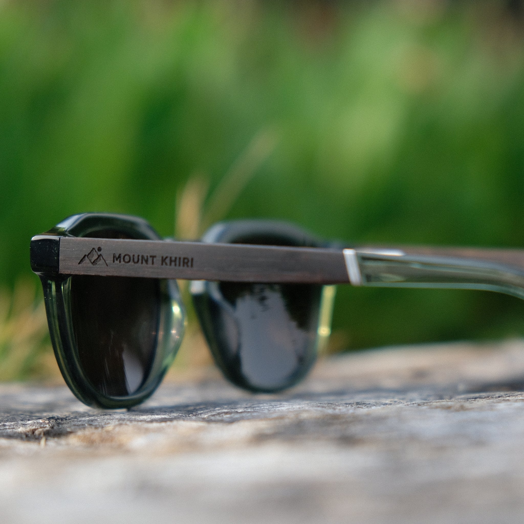 Solitary - Transparent Dark Green / Ebony & Maple